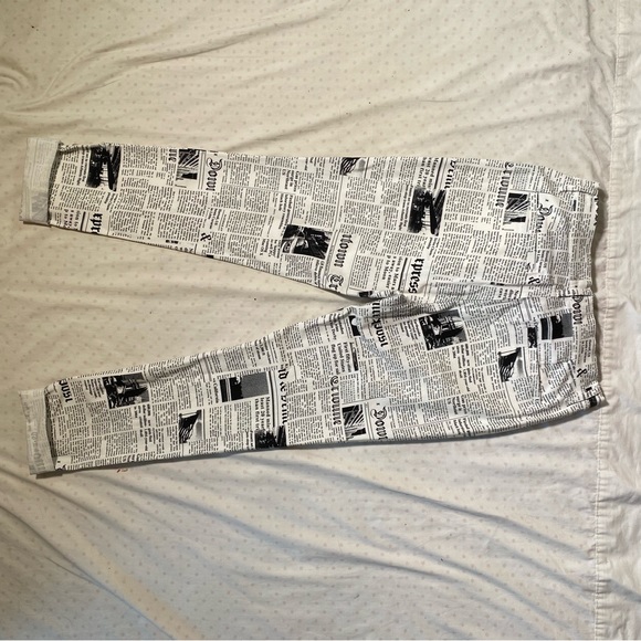 ELMWOOD NEWSPAPER PRINT MATCHING SET - Picture 3 of 14